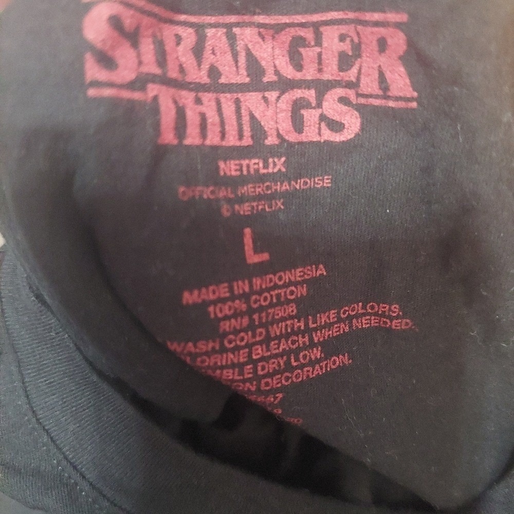 Stranger Things tee size large‎ - Picture 5 of 5